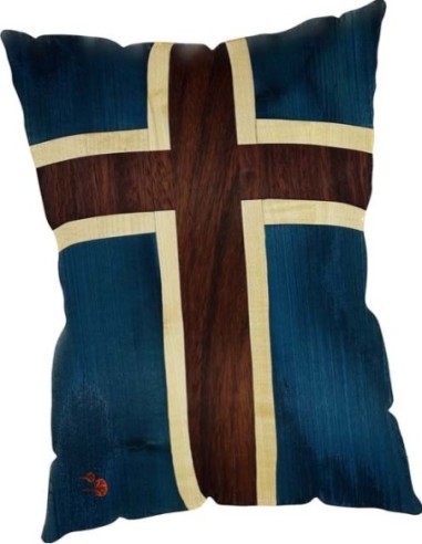 Icelandic flag cutting board made with Sycamore, Padouk and blue recomposed wood