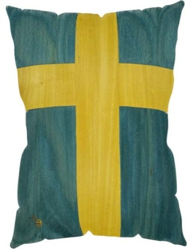 Swedish flag cutting board made with boxwood and blue recomposed wood